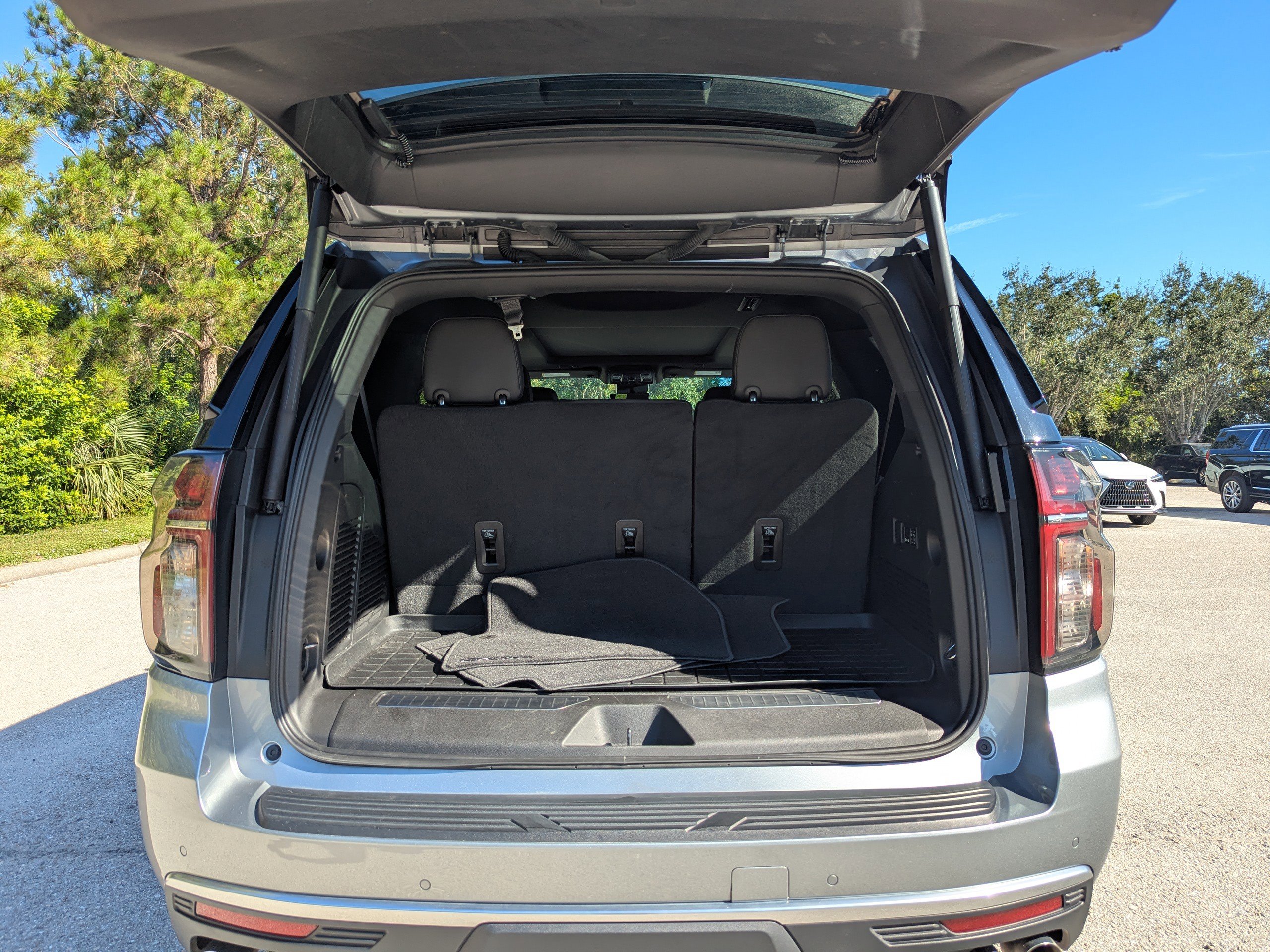 2023 Chevrolet Tahoe High Country photo 12