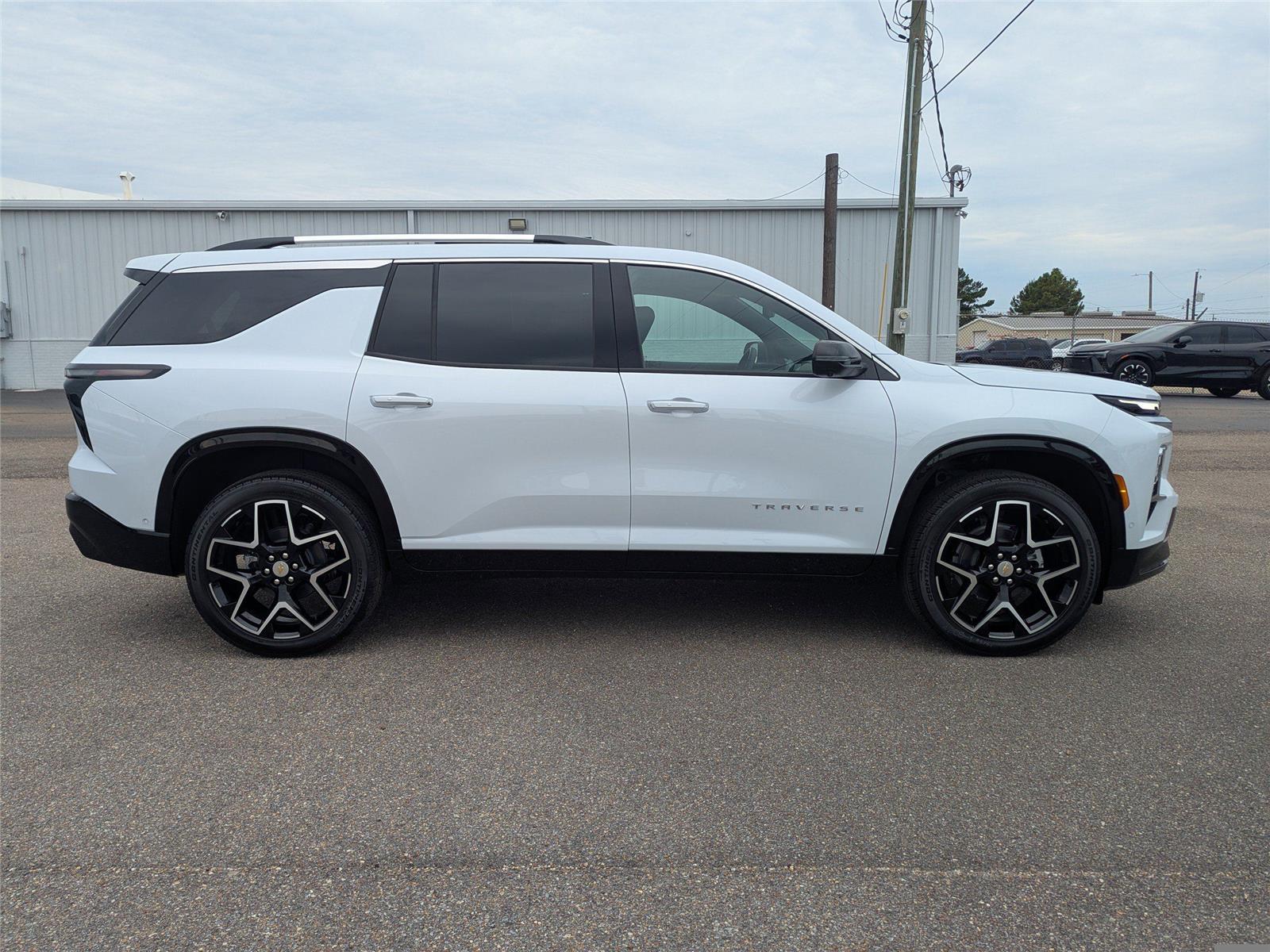 2026 Chevrolet Traverse High Country photo 2