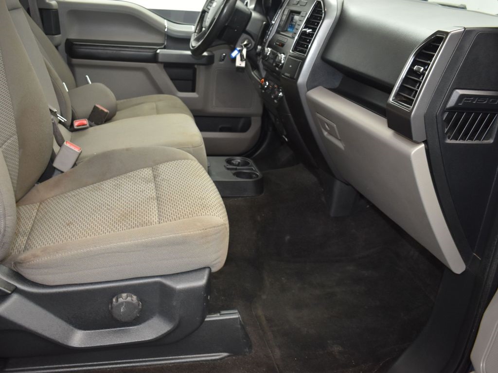 2017 Ford F-150 XLT photo 14