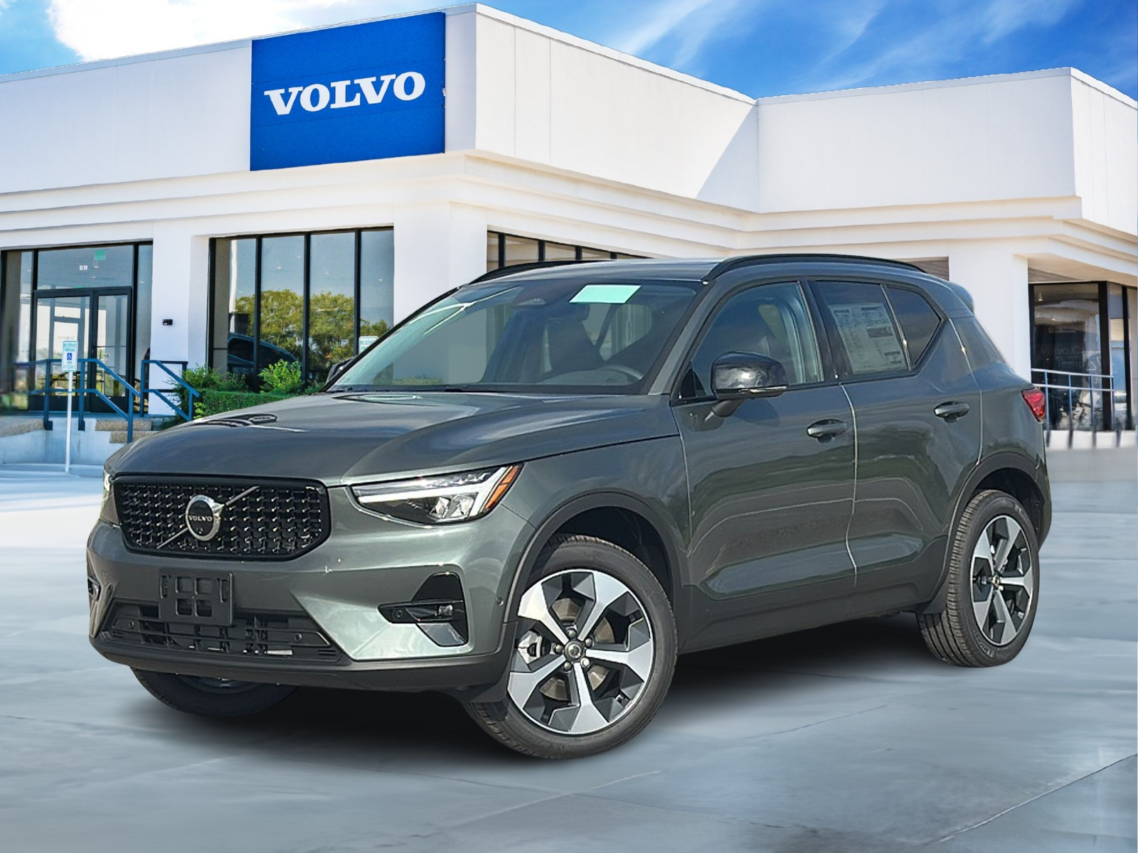 2026 Volvo XC40 Plus