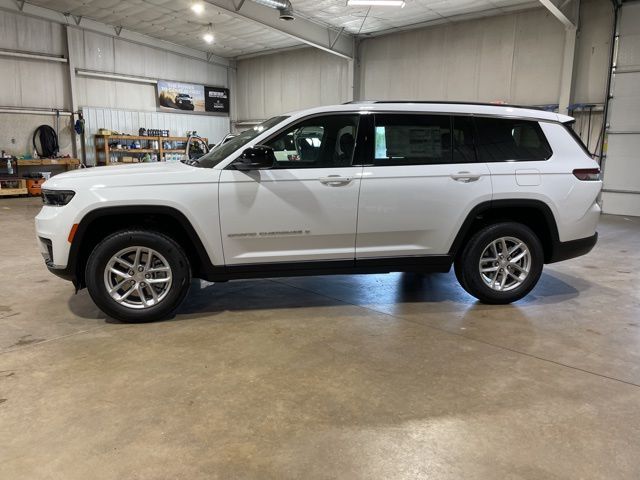 2025 Jeep Grand Cherokee Laredo Altitude photo 5