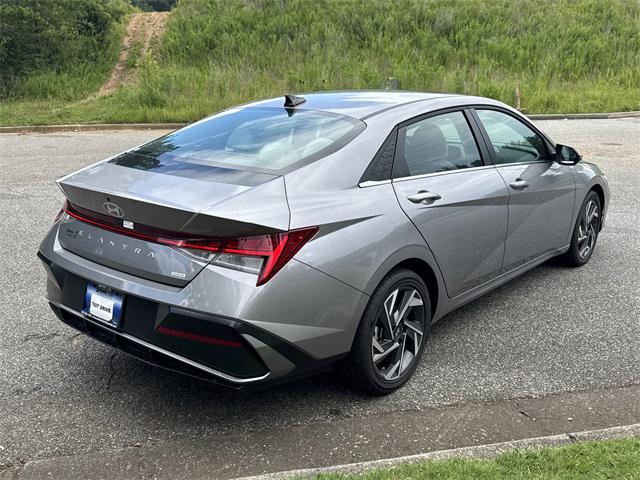 2025 Hyundai Elantra Hybrid Limited photo 5