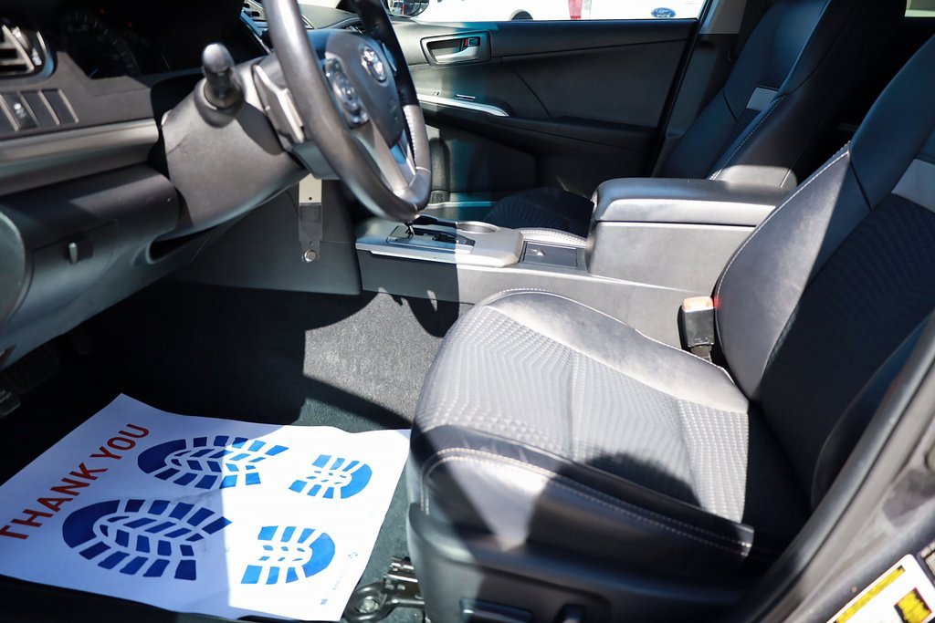 2012 Toyota Camry L photo 11