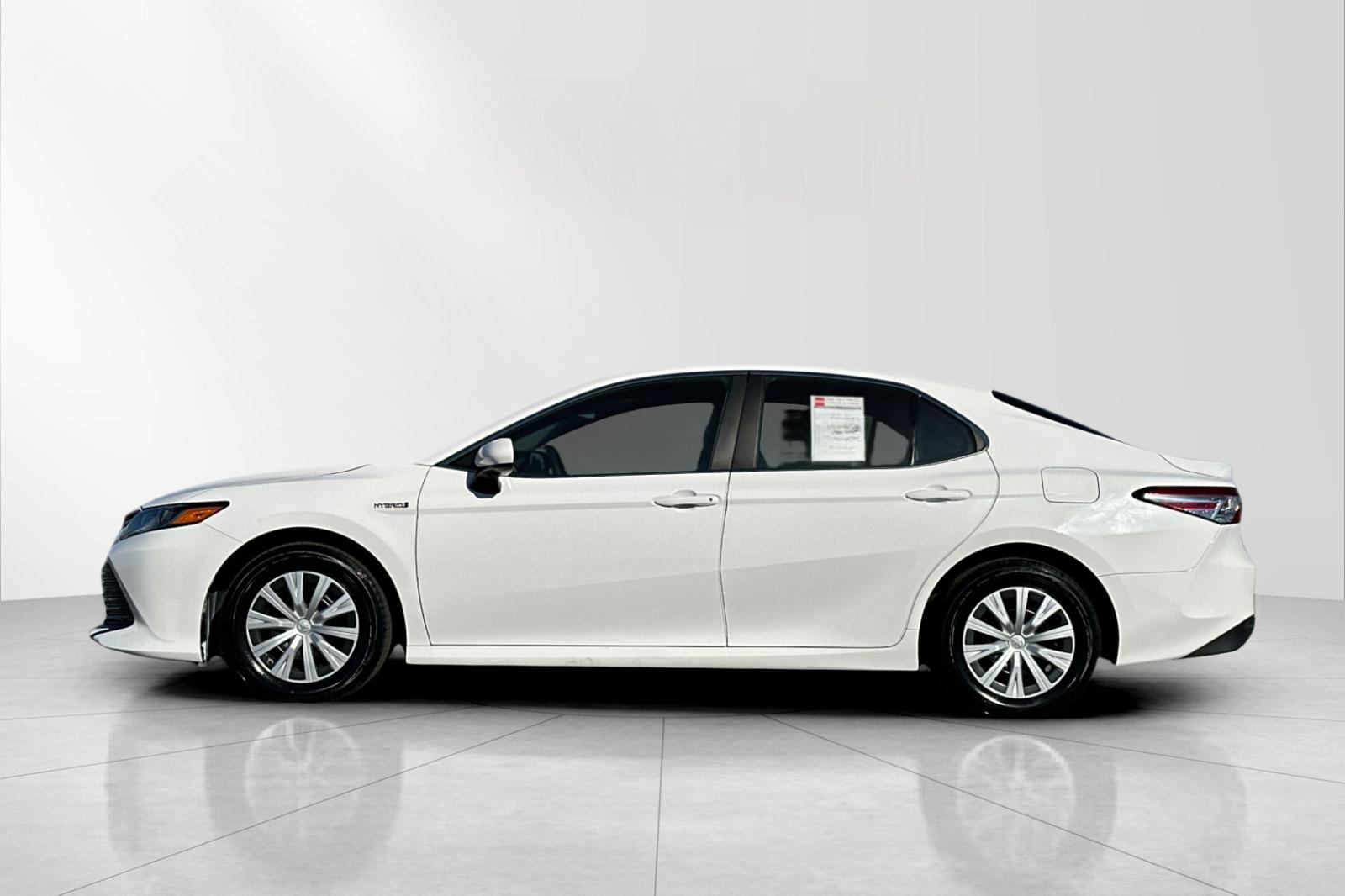 2018 Toyota Camry LE Hybrid photo 2