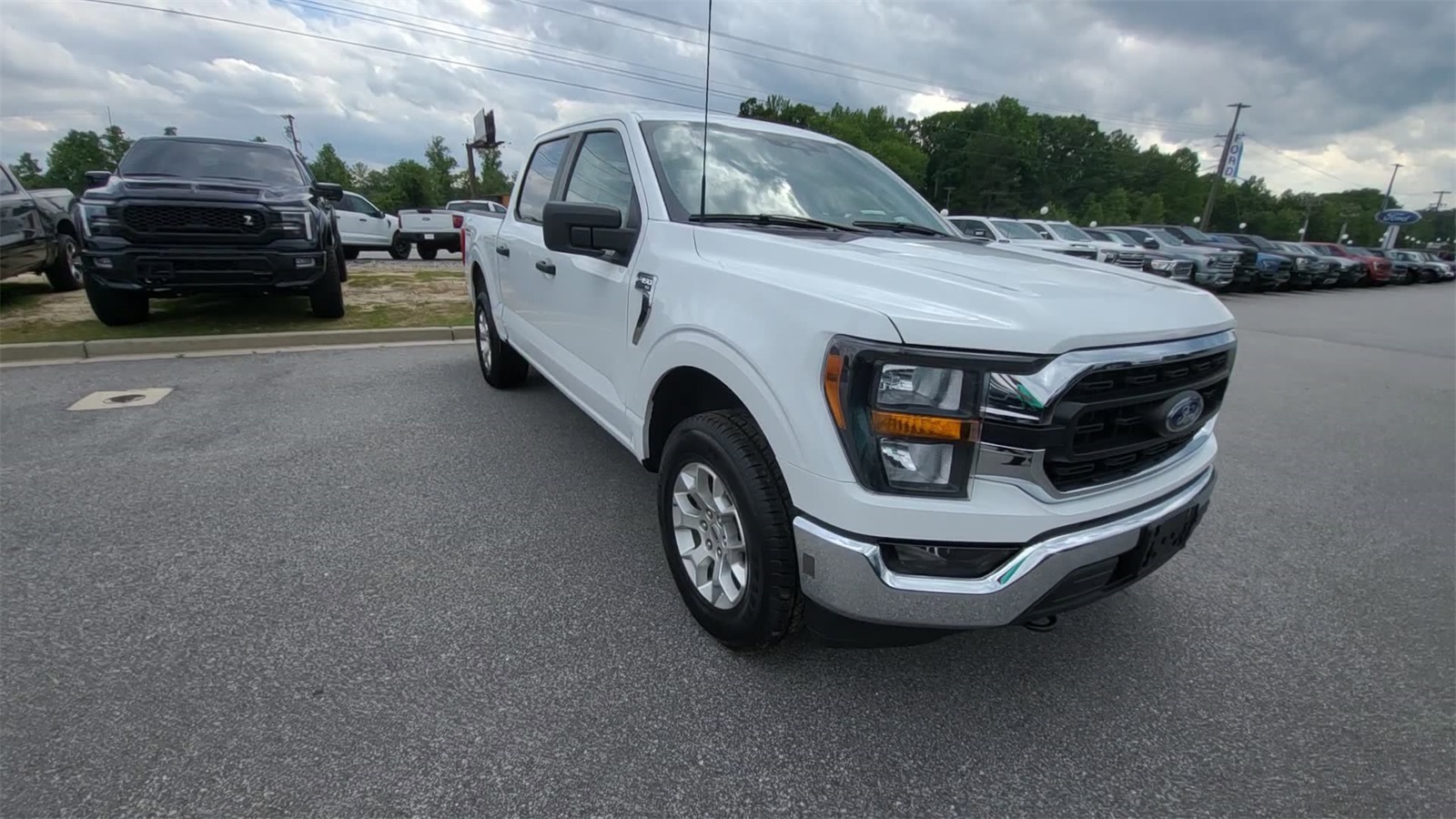 2023 Ford F-150 XLT photo 3