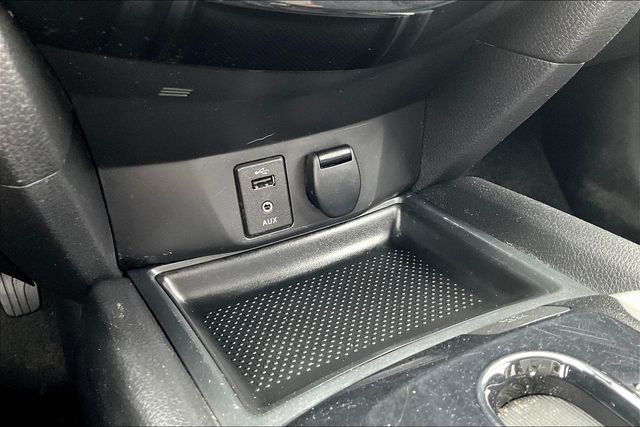 2016 Nissan Rogue SV photo 27