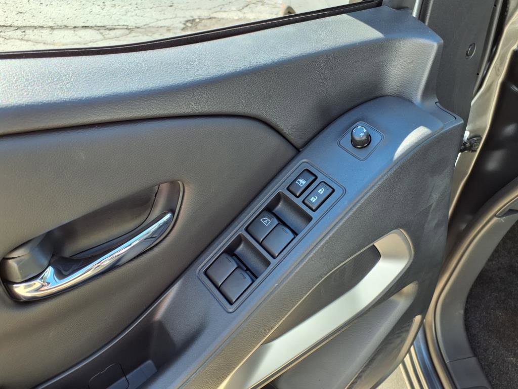 2025 Nissan Frontier SV Crew Cab photo 9