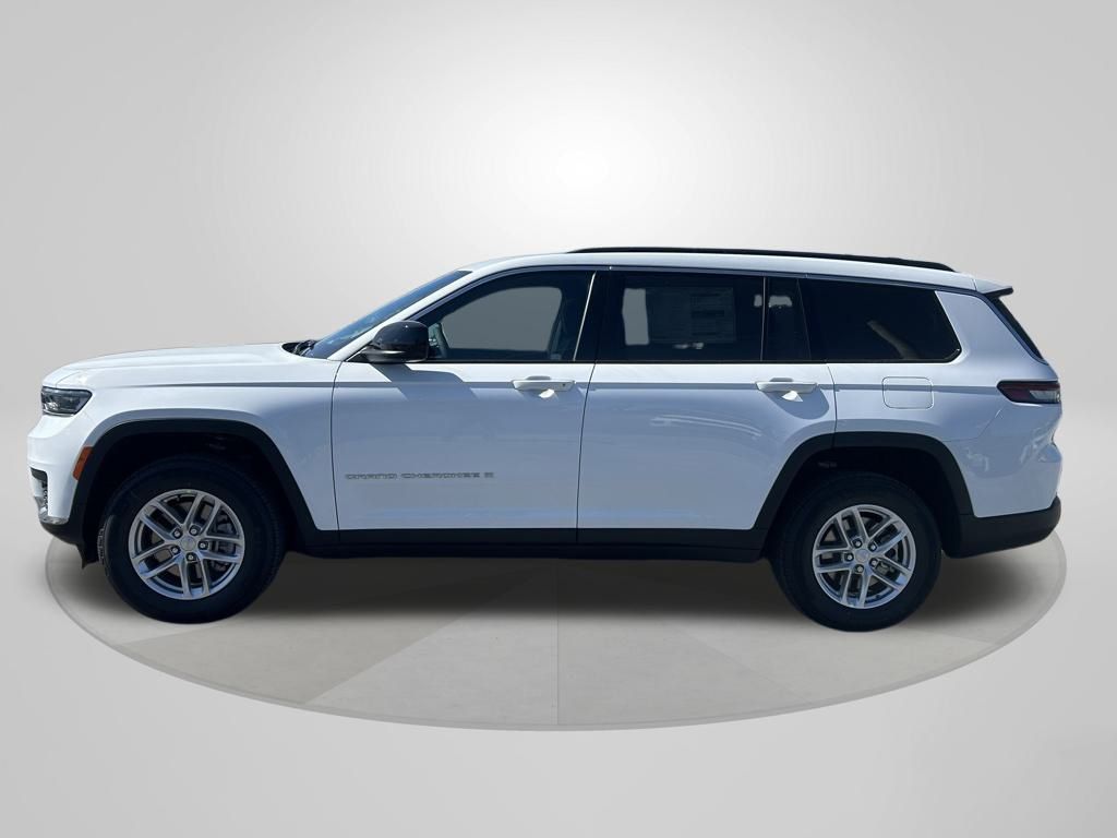 2025 Jeep Grand Cherokee Laredo Altitude photo 4