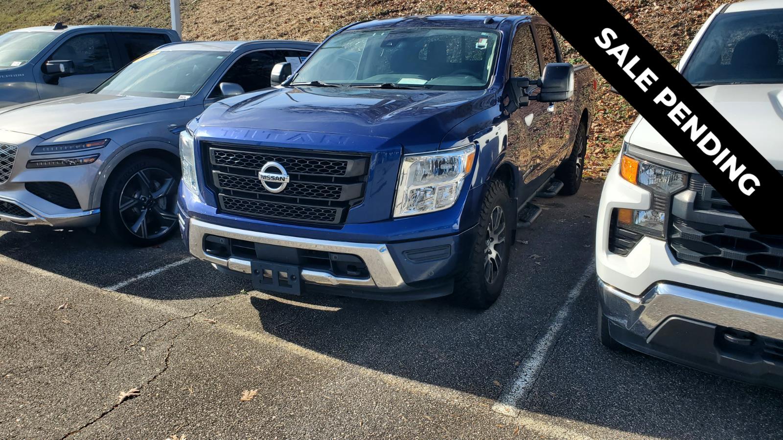 2021 Nissan Titan SV's photo