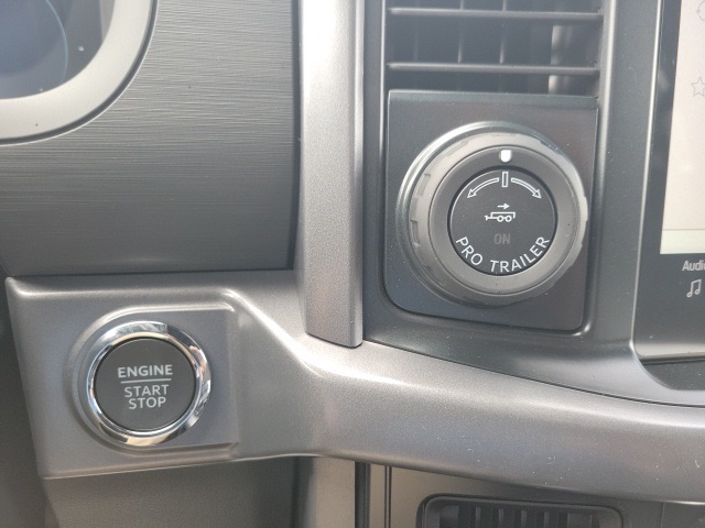 2025 Ford F-150 XLT photo 8