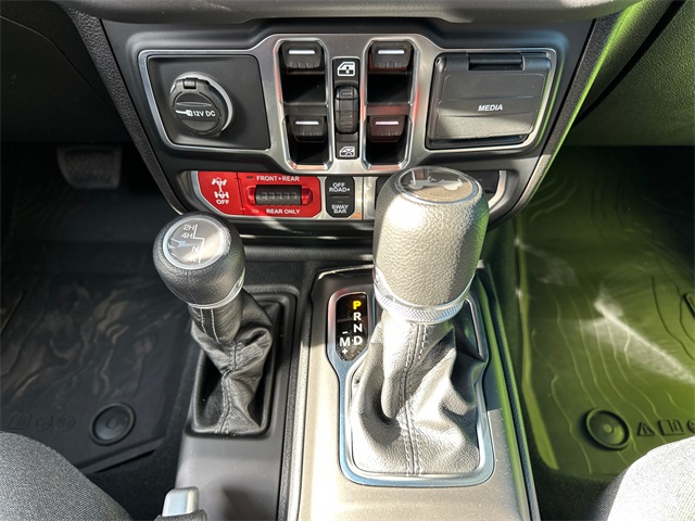 2025 Jeep Wrangler Rubicon photo 20