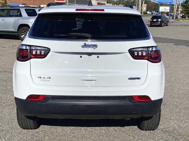 2022 Jeep Compass Latitude photo 3