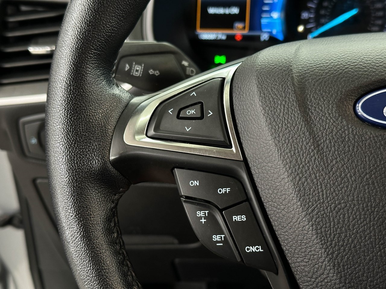 2023 Ford Edge SEL photo 24
