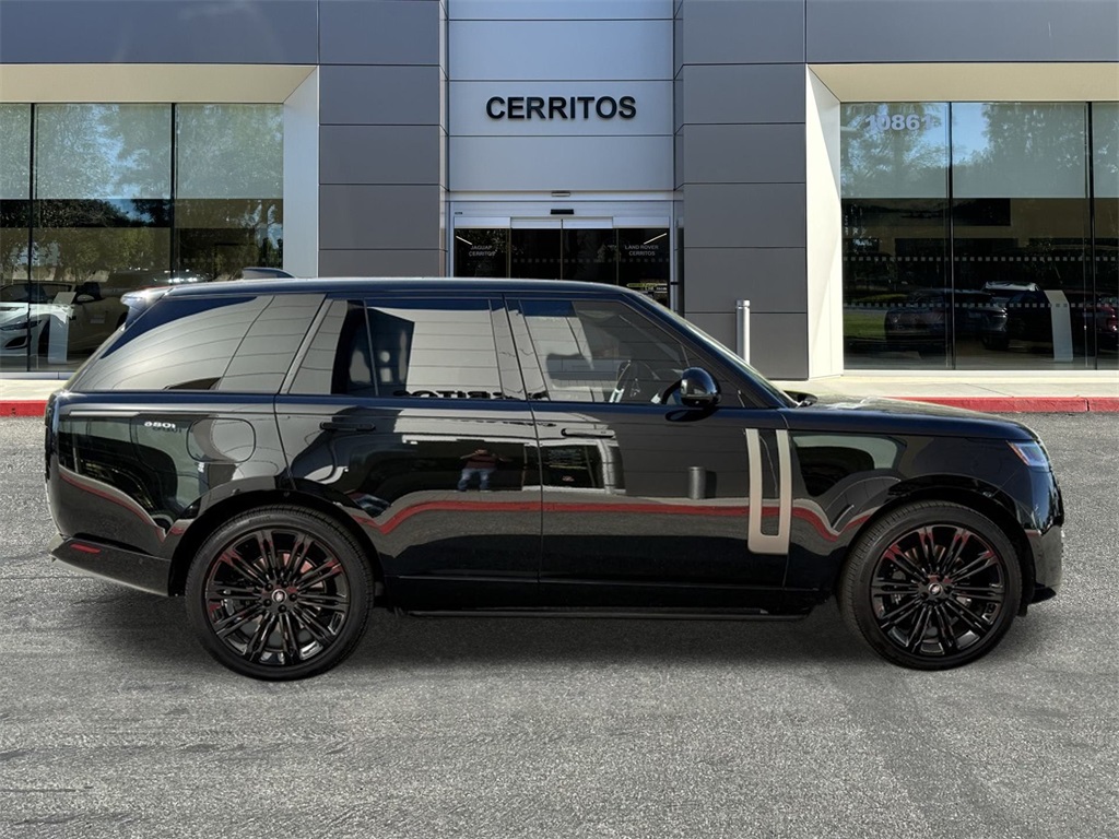 2025 Land Rover Range Rover SE photo 4