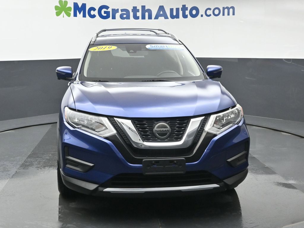 2019 Nissan Rogue SV photo 3