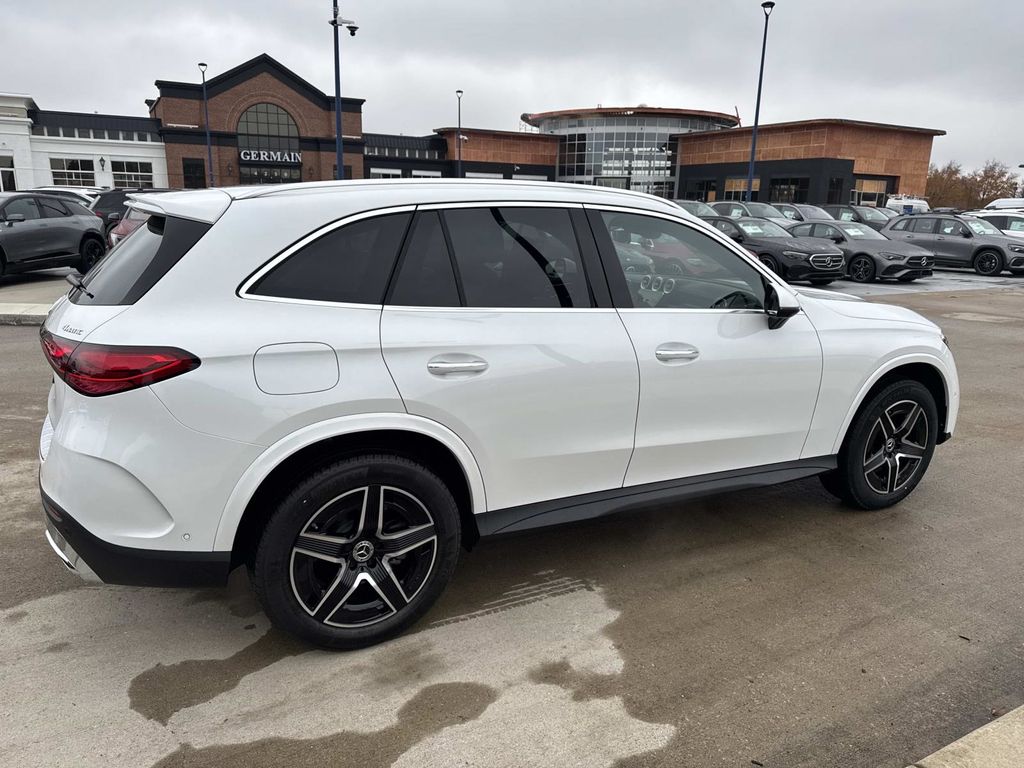 2026 Mercedes Benz GLC 300 4MATIC photo 2