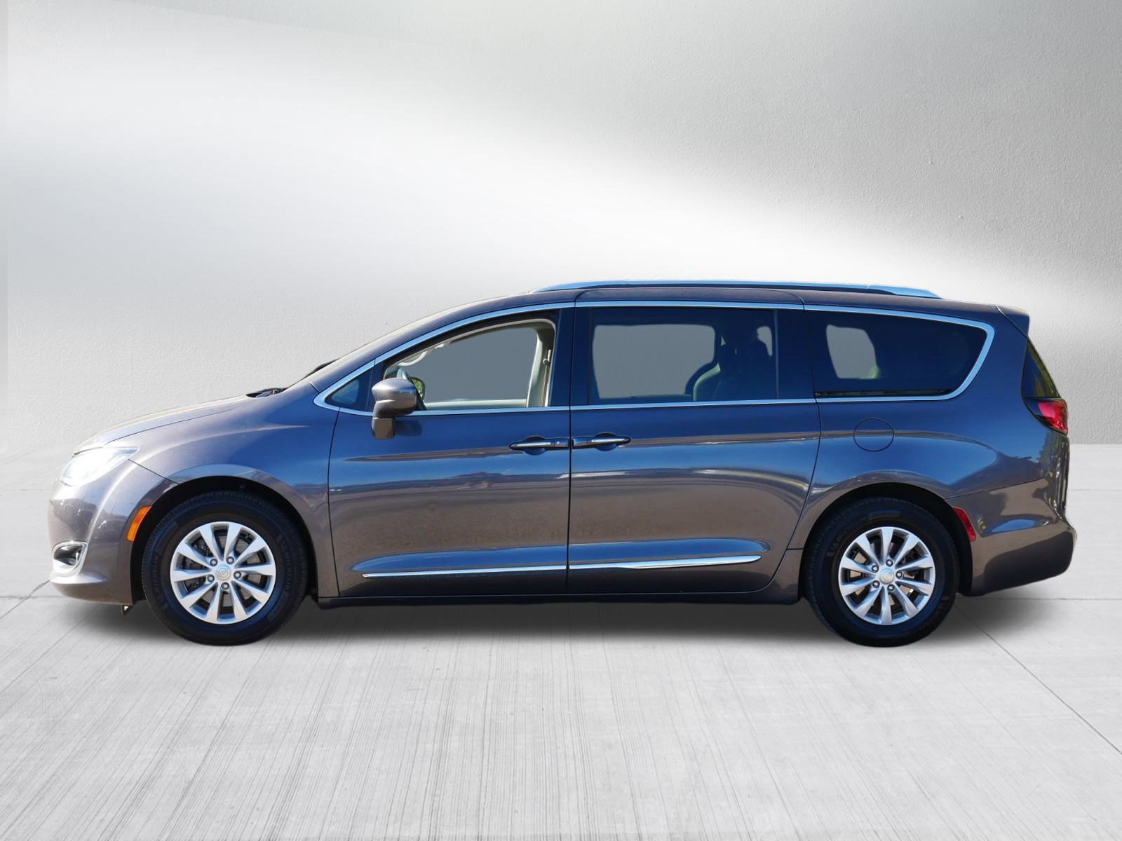 2018 Chrysler Pacifica Touring L photo 4