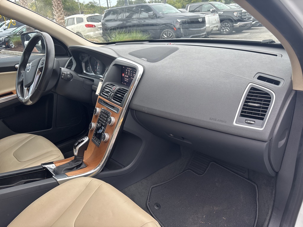 2017 Volvo XC60 T6 Inscription photo 35
