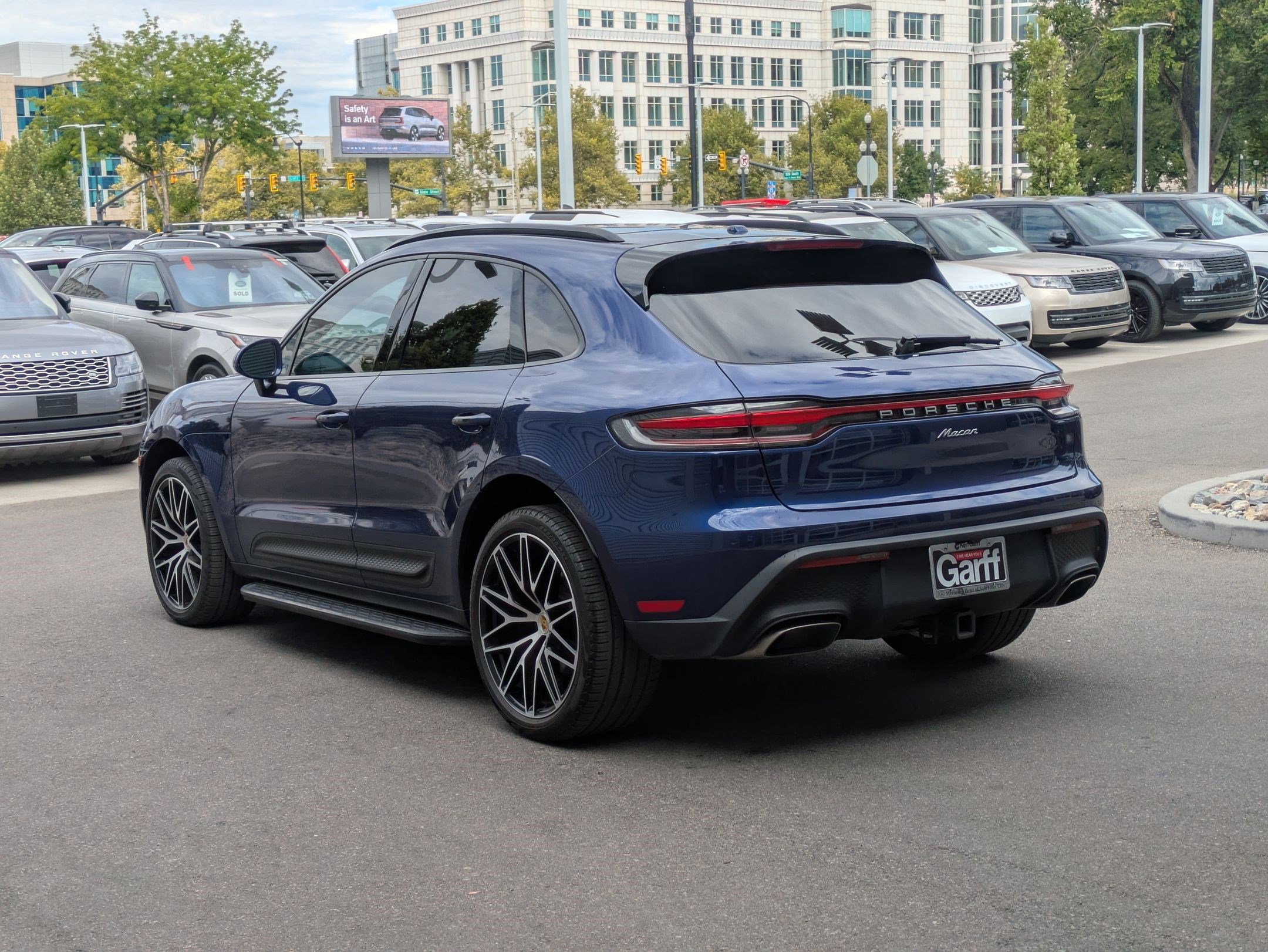 2023 Porsche Macan T photo 5
