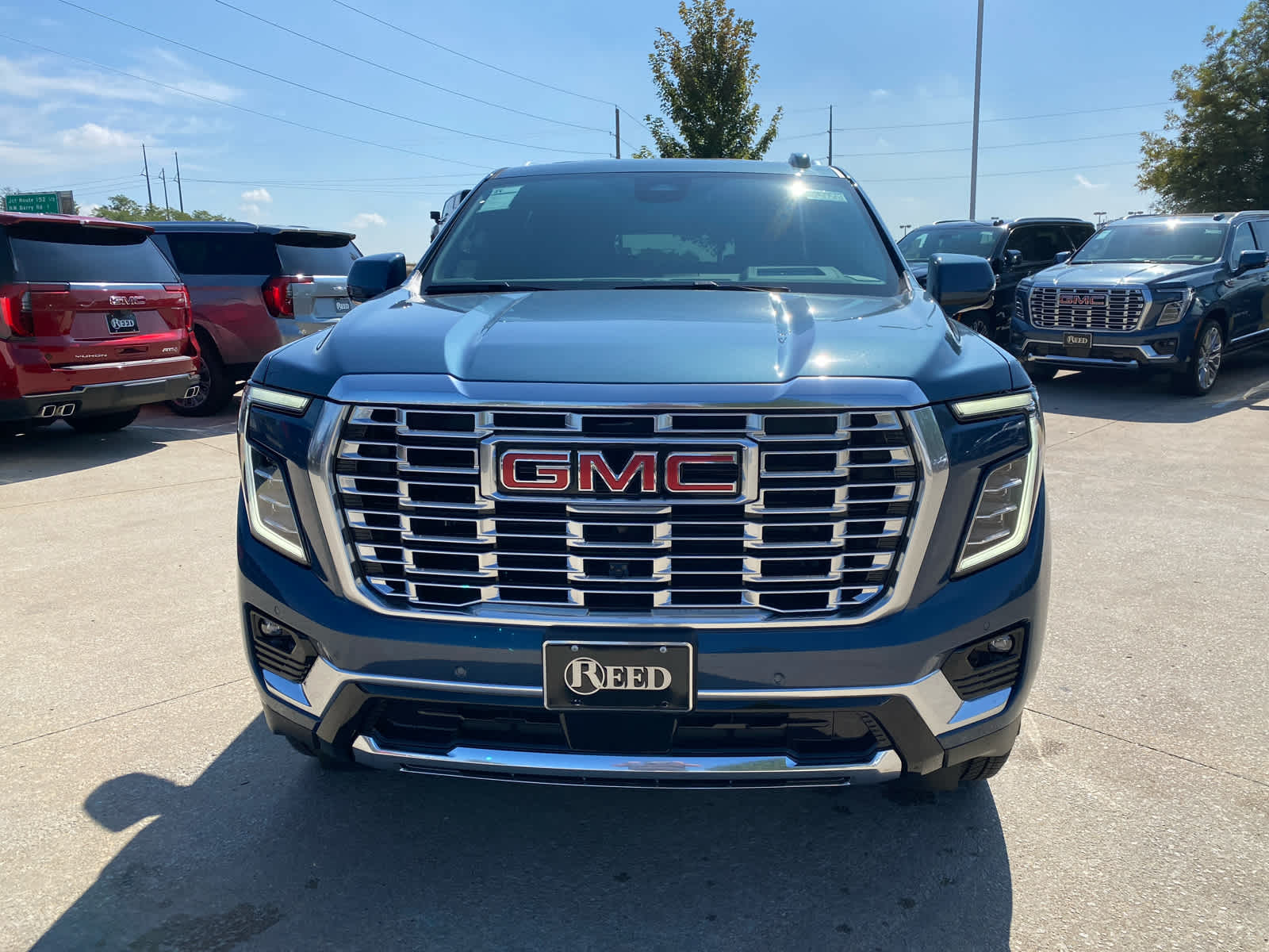 2025 Gmc Yukon Denali photo 2