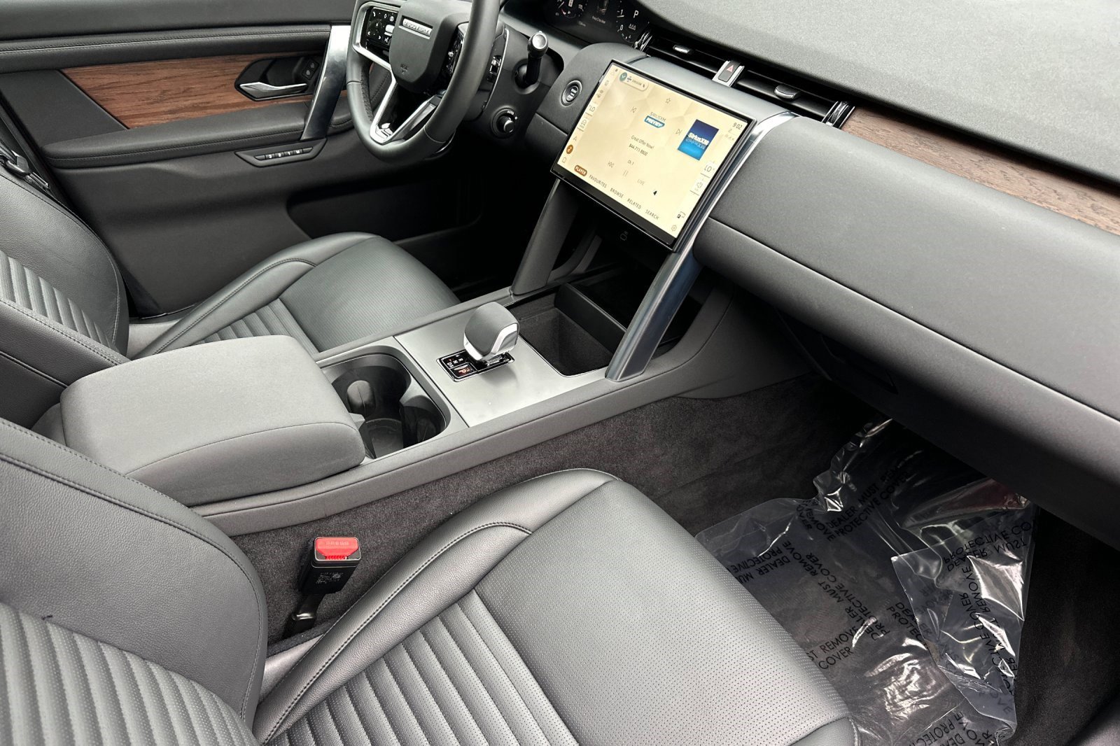2024 Land Rover Discovery Sport S photo 28