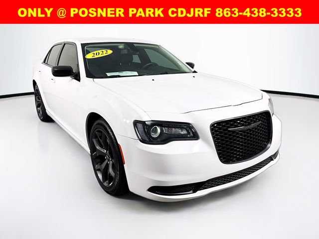 2022 Chrysler 300 Touring's photo