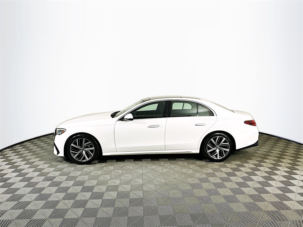2025 Mercedes Benz E 4MATIC photo 3