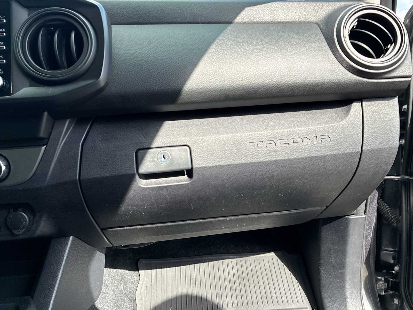 2020 Toyota Tacoma SR V6 photo 26