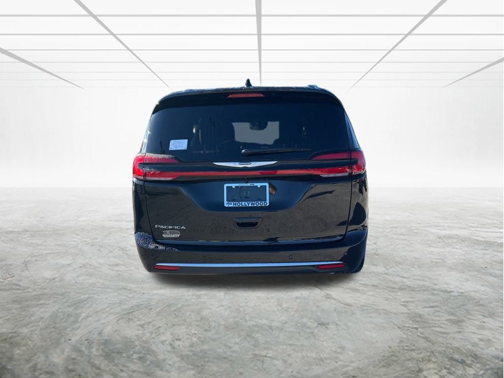2026 Chrysler Pacifica Pinnacle photo 4