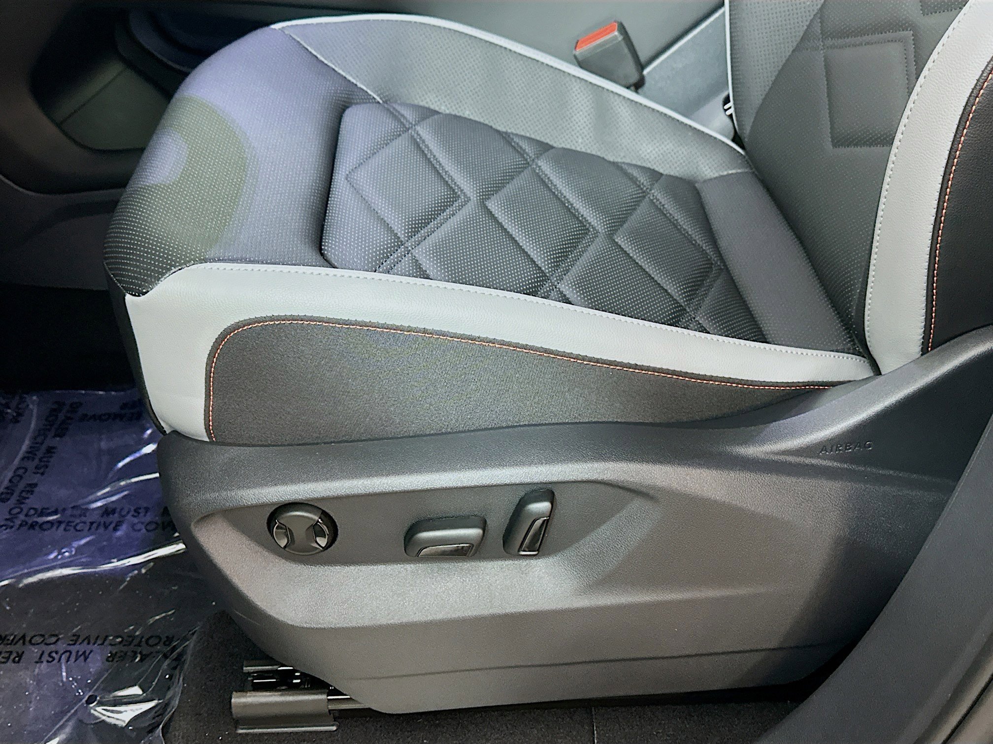 2025 Volkswagen Atlas Peak Edition SE Technology photo 17