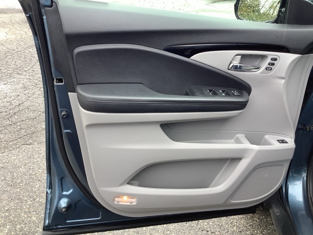 2021 Honda Pilot Touring photo 9