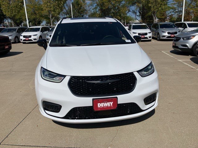 2026 Chrysler Pacifica Limited photo 2