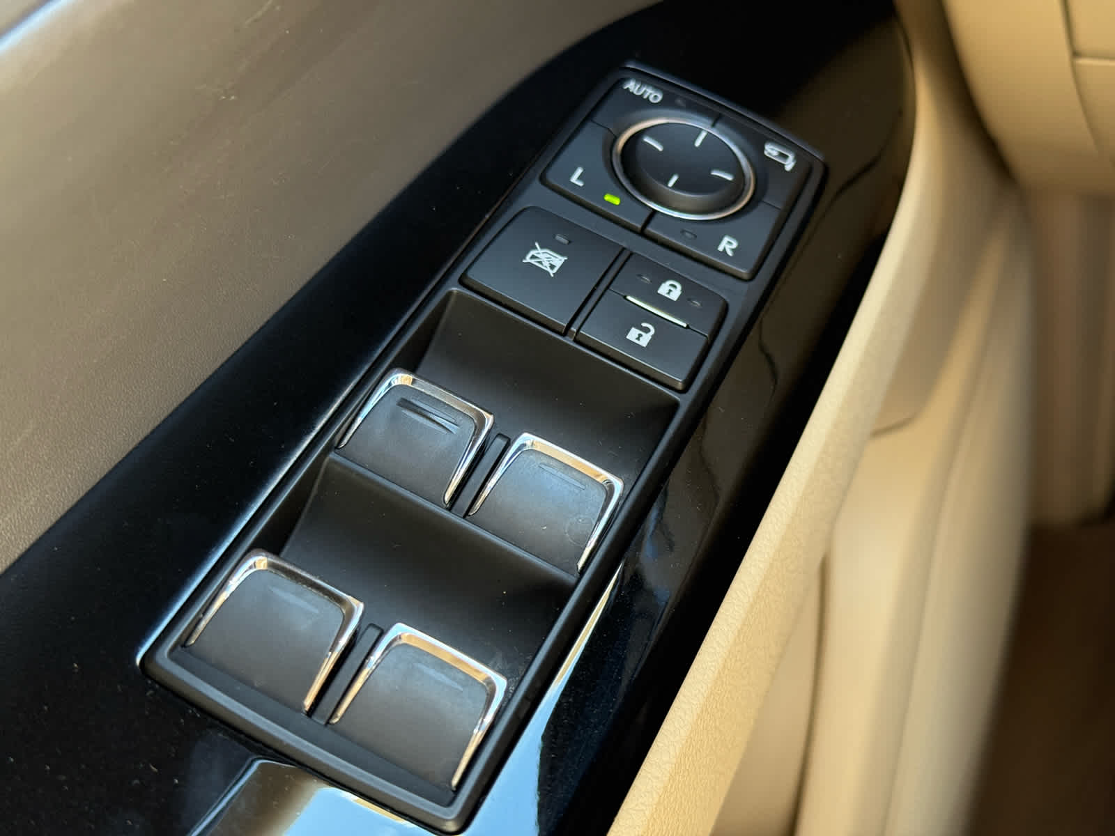 2021 Lexus LX 570 photo 23