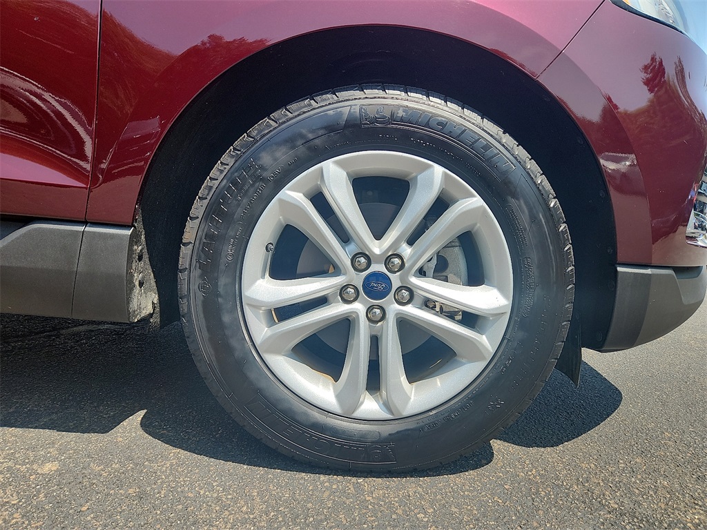 2020 Ford Edge SEL photo 8