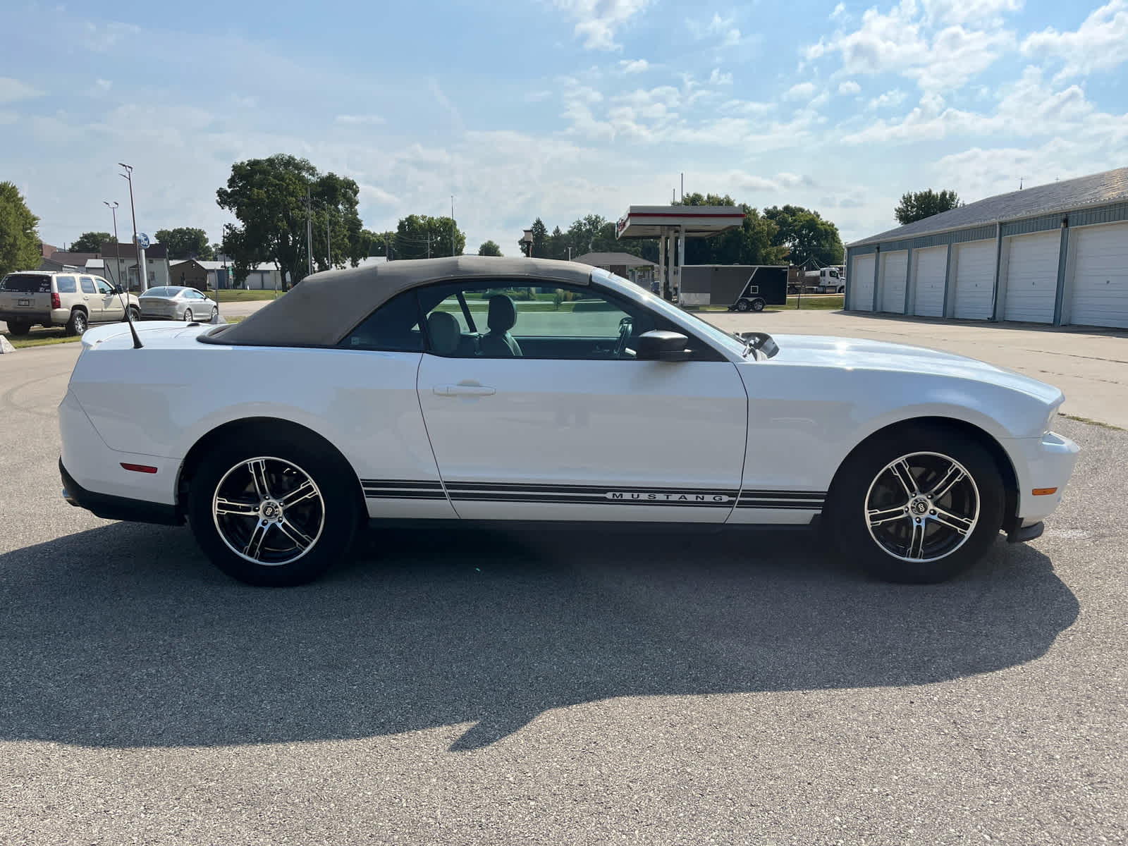 2012 Ford Mustang V6 Premium photo 5