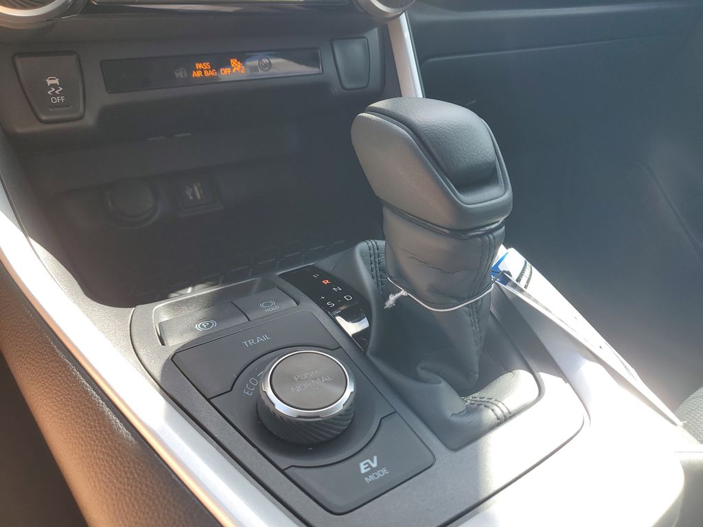 2025 Toyota RAV4 Hybrid XLE photo 22