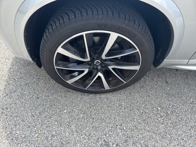 2020 Volvo XC90 T6 Momentum photo 14