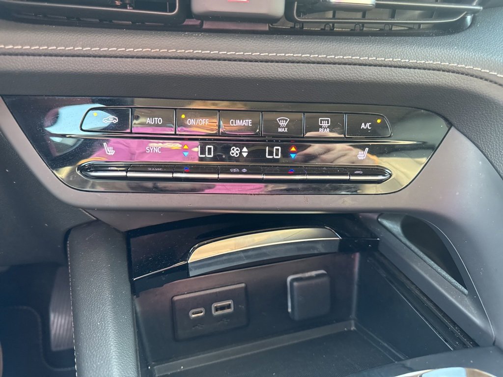 2023 Buick Envision Essence photo 21