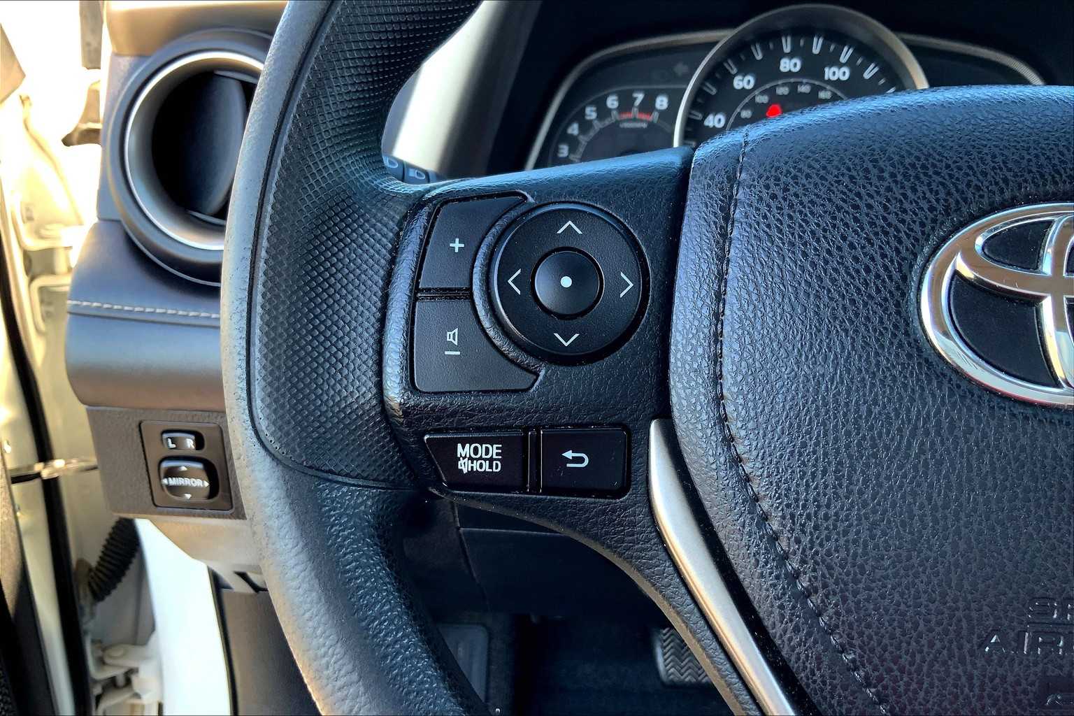 2015 Toyota RAV4 XLE photo 21