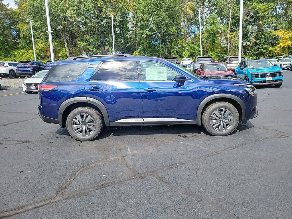 2025 Nissan Pathfinder SV photo 2