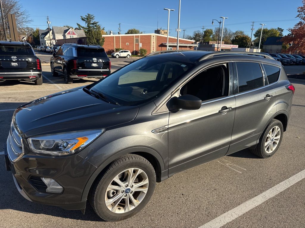 2019 Ford Escape SEL photo 3