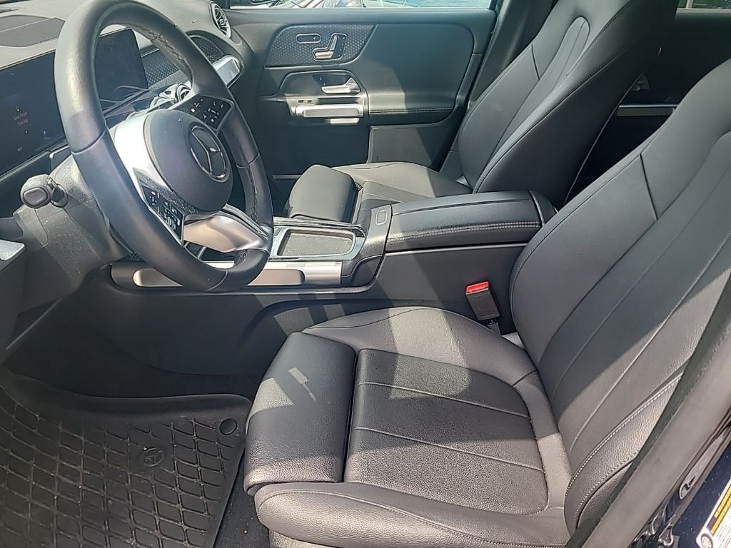 2024 Mercedes Benz GLB 250 photo 3