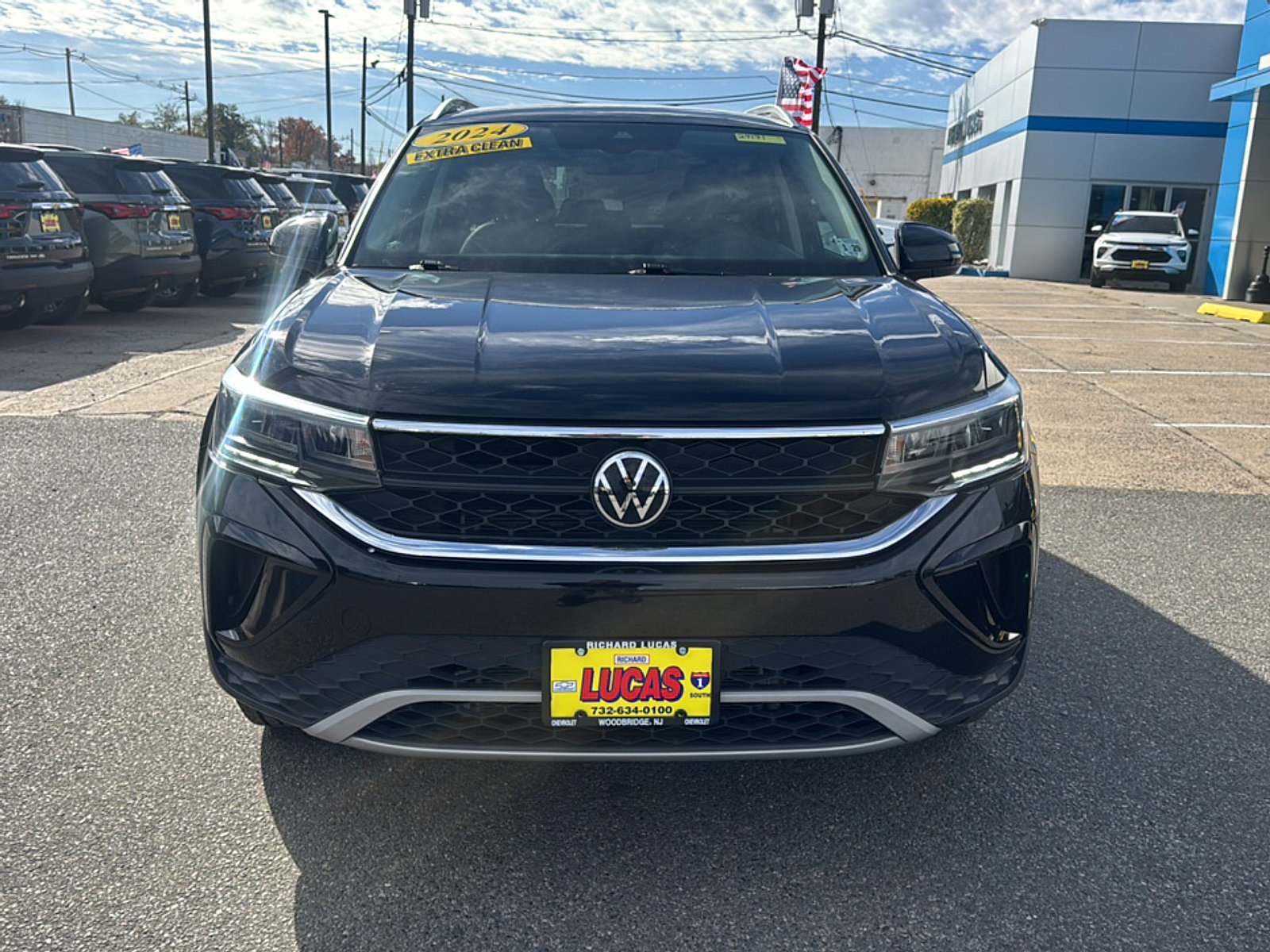 2024 Volkswagen Taos SE photo 2