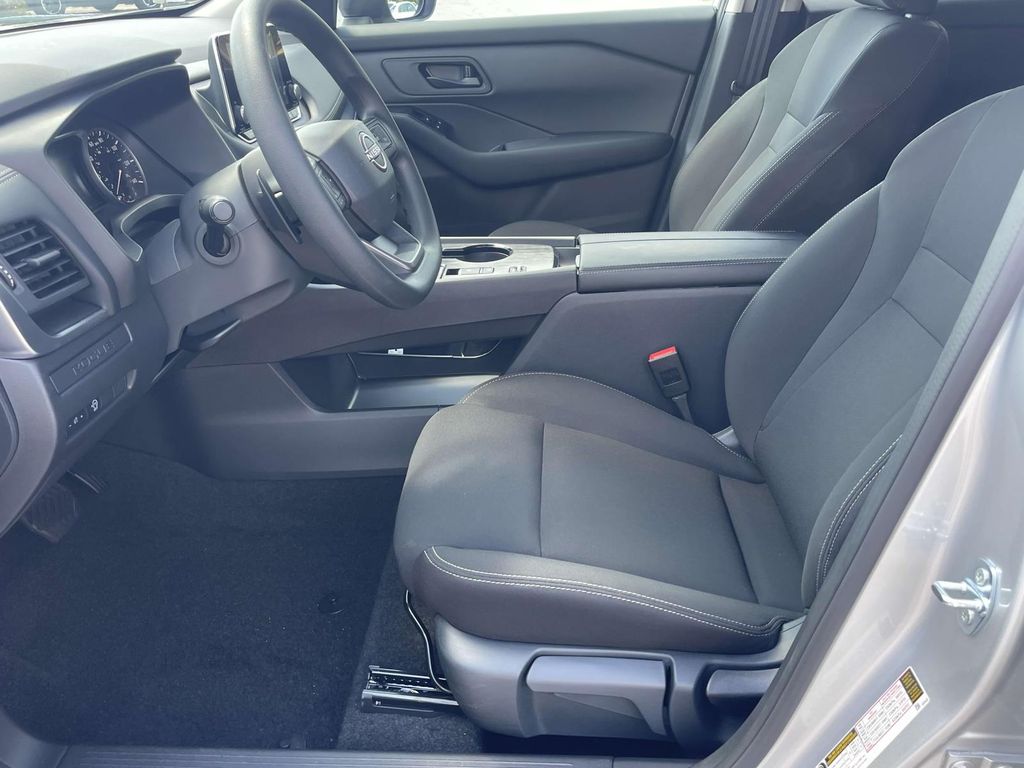 2025 Nissan Rogue S photo 11