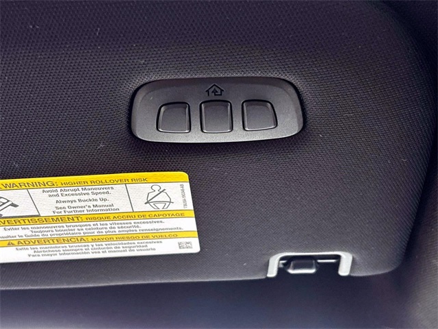 Used 2025 White Metallic Ford Lariat image 32