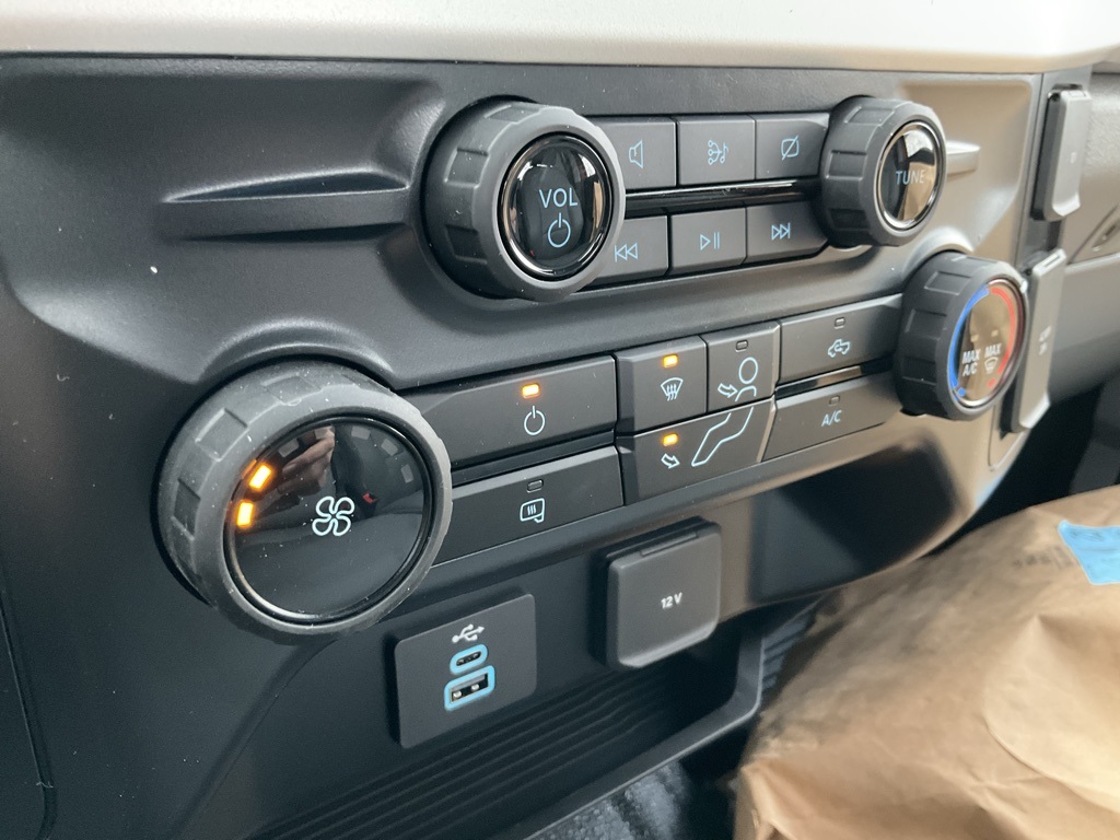 2024 Ford F-600 photo 4
