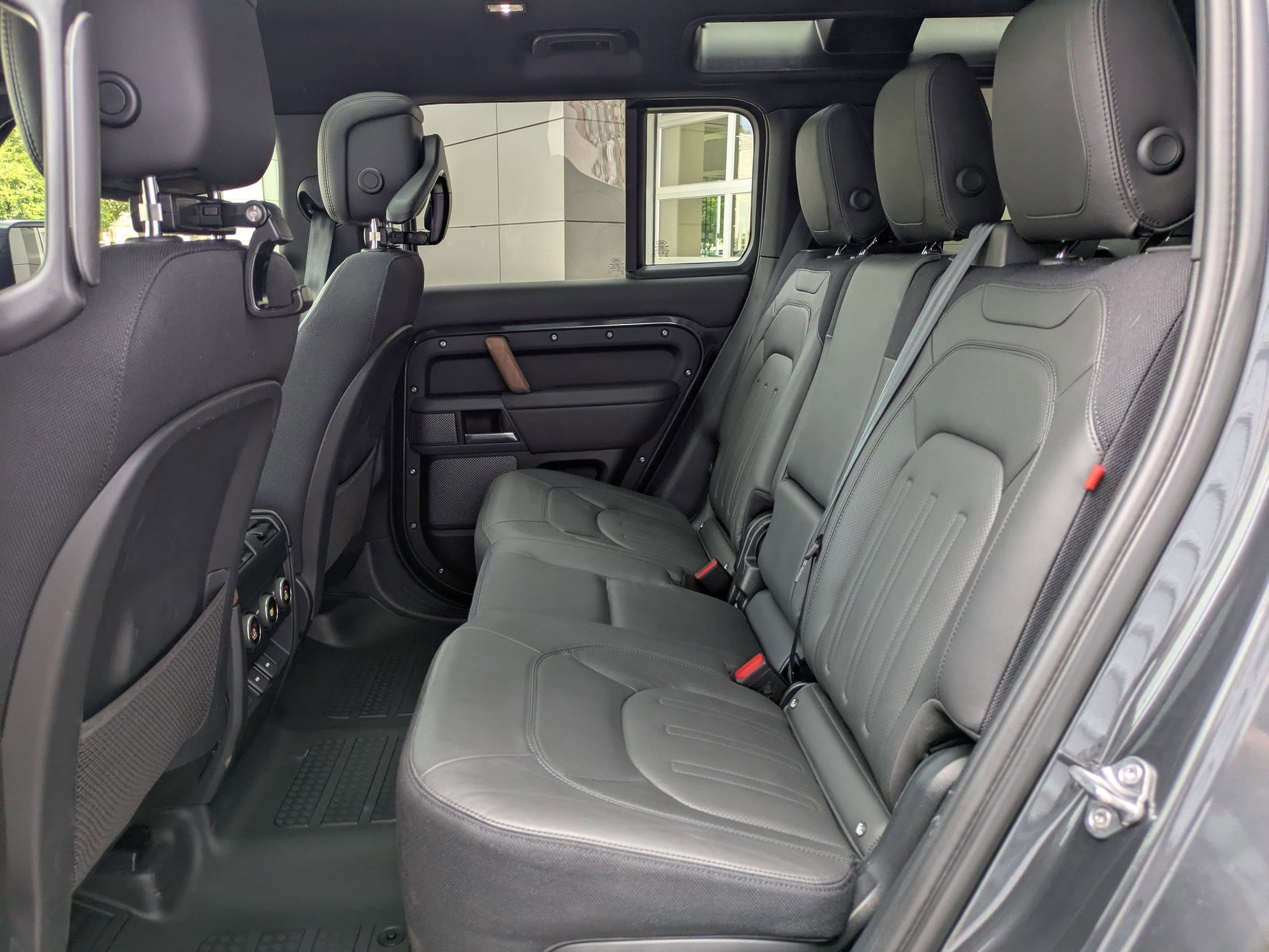 2023 Land Rover Defender 110 photo 26