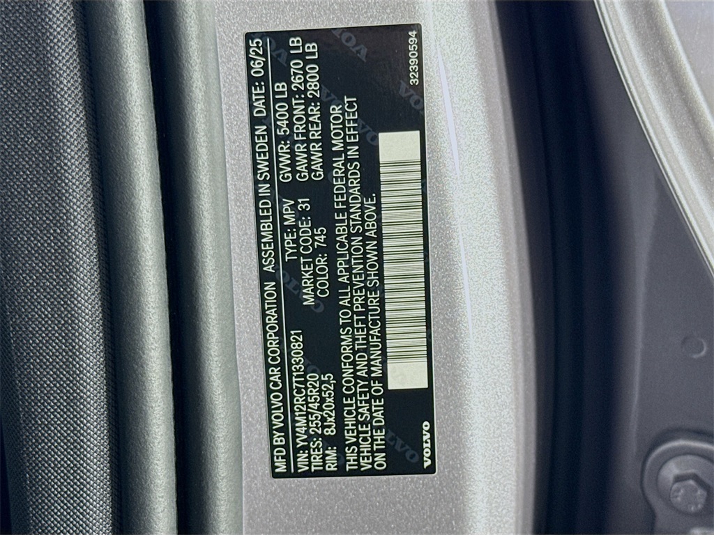 2026 Volvo XC60 B5 Plus photo 32