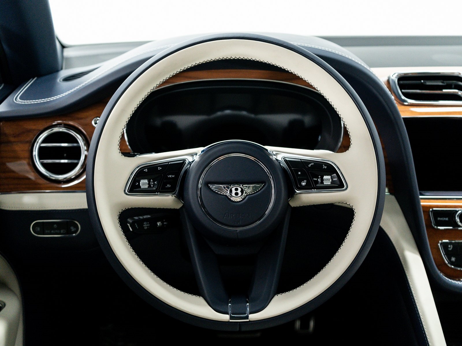2025 Bentley Bentayga EWB Azure V8 photo 25