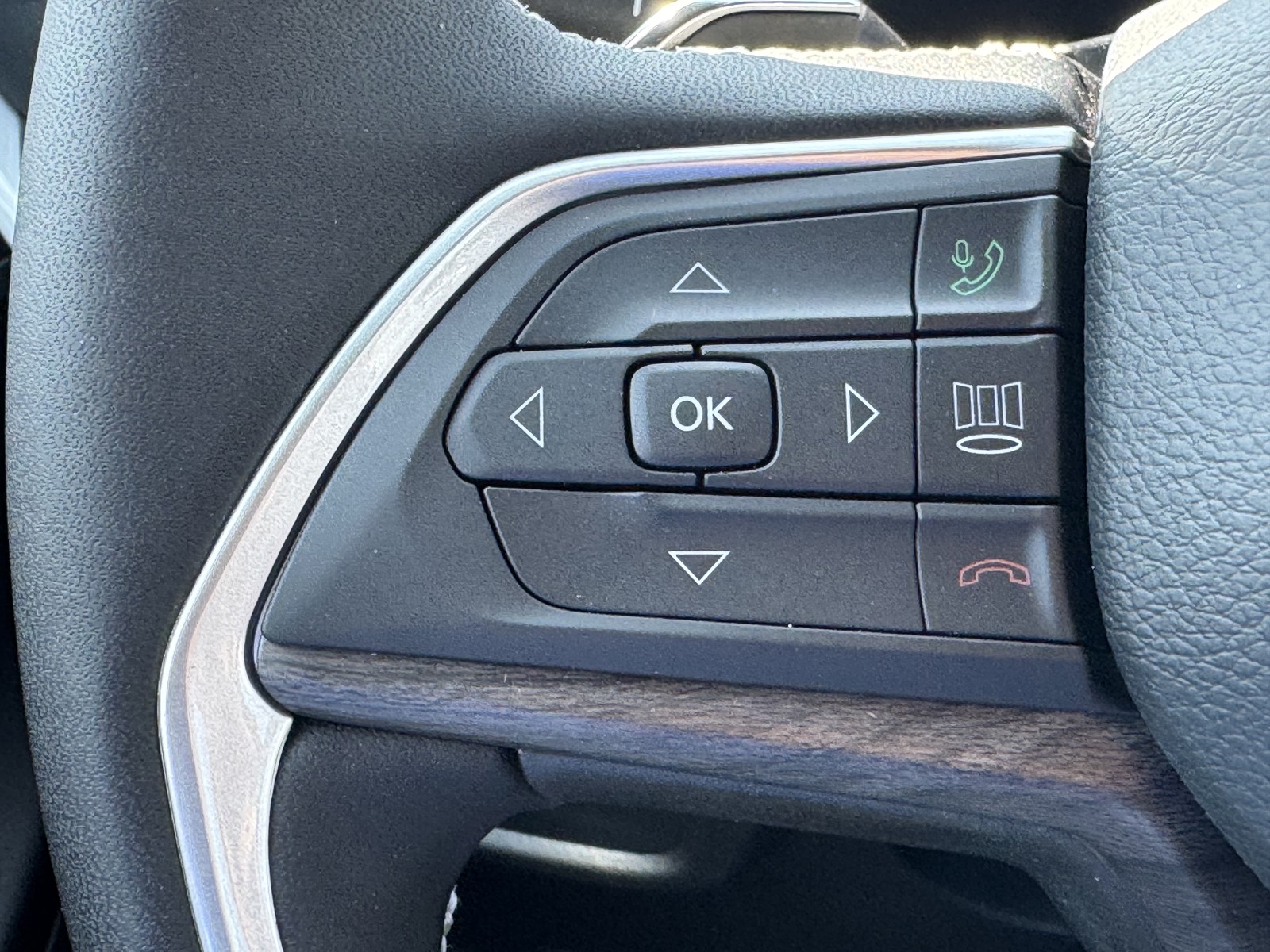 2025 Jeep Grand Cherokee Limited photo 18